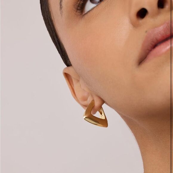 14k Gold Plated Triangle Geo Earrings - Picture 4 of 4